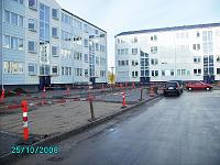  Så er der kommet lidt flere fliser på fortovet, og lidt flere kreative bilister.